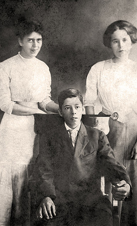 ca 1906 Betsy Eunice Thornburgh (Mimo), Uncle Ralph Thornburgh & Aunt Lucille Thornburgh R